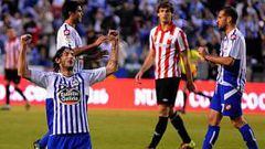 <b>TRES PUNTOS CLAVES. </b>Diego Colotto celebra de rodillas la decisiva victoria conseguida por el Deportivo contra el Athletic, en un encuentro muy igualado.