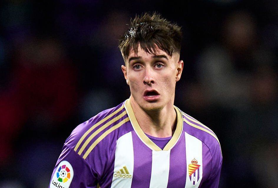 VALLADOLID, SPAIN - DECEMBER 30: Ivan Fresneda of Real Valladolid CF looks on during the LaLiga Santander match between Real Valladolid CF and Real Madrid CF at Estadio Municipal Jose Zorrilla on December 30, 2022 in Valladolid, Spain. (Photo by Diego Souto/Quality Sport Images/Getty Images)