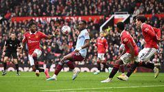 Aston Villa's Columbian striker Jhon Duran (2nd L) eyes the ball during the English Premier League football match between Manchester United and Aston Villa at Old Trafford in Manchester, north west England, on April 30, 2023. (Photo by Oli SCARFF / AFP) / RESTRICTED TO EDITORIAL USE. No use with unauthorized audio, video, data, fixture lists, club/league logos or 'live' services. Online in-match use limited to 120 images. An additional 40 images may be used in extra time. No video emulation. Social media in-match use limited to 120 images. An additional 40 images may be used in extra time. No use in betting publications, games or single club/league/player publications. / 