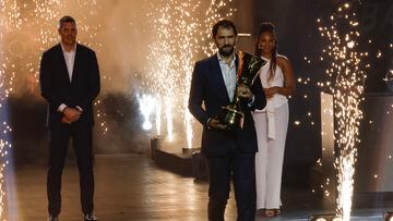 El trofeo Naismith está de gira por todos los países que participarán en el Mundial de la FIBA, incluido México, que iniciará el próximo 25 de agosto.