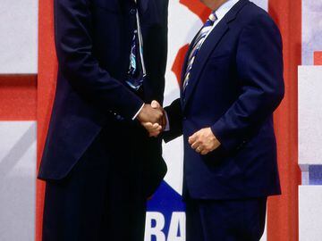 Junto a David Stern, tras ser elegido en el número 13 del draft de 1996 por los Charlotte Hornets. Poco después fue traspasado a los Lakers a cambio de Vlade Divac.