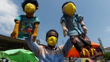 A puppeteer with his puppets wearing facemasks performs at a local market to raise awareness among people to take precautionary measures amid the spread of the COVID-19 coronavirus in Chennai on April 15, 2020. (Photo by Arun SANKAR / AFP)