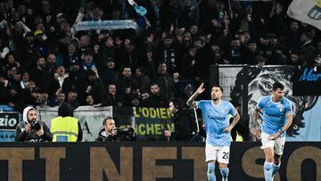 Lazio's Italian midfielder Mattia Zaccagni celebrates after scoring  his side's second goal during the Italian Serie A football match between Lazio and Juventus on April 8, 2023 at the Olympic stadium in Rome. (Photo by Tiziana FABI / AFP)
