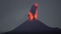 Anak Krakatoa: spectacular eruption captured on video