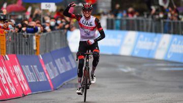 Team UAE Emirates rider US Joe Dombrowski celebrates as he crosses the finish line to win the fourth stage of the Giro d&#039;Italia 2021 cycling race, 187 km between Piacenza and Sestola, Emilia-Romagna, on May 11, 2021. (Photo by Dario BELINGHERI / AFP)