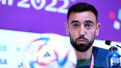 Doha (Qatar), 23/11/2022.- Bruno Fernandes of Portugal attends a press conference at Qatar National Convention Center (QNCC) in Doha, Qatar, 23 November 2022. Portugal will face Ghana in the FIFA World Cup 2022 group H on 24 November 2022. (Mundial de Fútbol, Catar) EFE/EPA/ALI HAIDER
