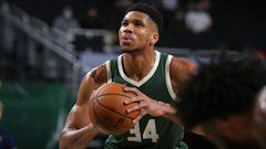 Giannis delights in Middleton link-up play after Bucks win