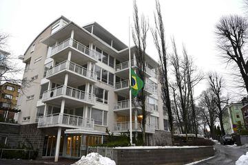 Así amaneció la Embajada de Brasil en Helsinki, Finlandia.
El luto oficial en Brasil llegó a las embajadas del país sudamericano en todo el mundo.