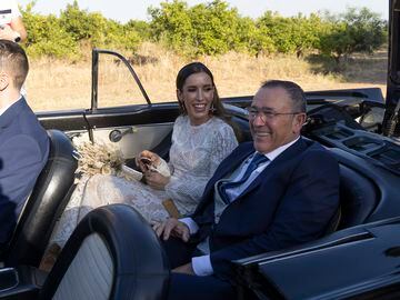 El hijo del entrenador del Real Madrid y su pareja, Ana Galona, han contraído matrimonio hoy en la Hacienda Molinillos.