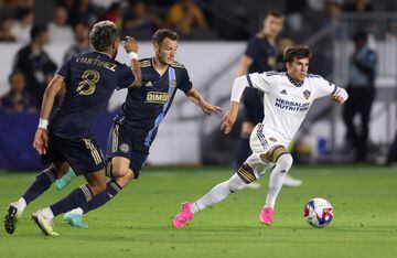 BREAKING: 22-year-old Riqui Puig will sign for LA Galaxy from