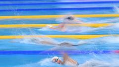 Swimmers compete in a heat of the men's 100m breaststroke swimming event during the 2024 World Aquatics Championships at Aspire Dome in Doha on February 11, 2024. (Photo by SEBASTIEN BOZON / AFP)