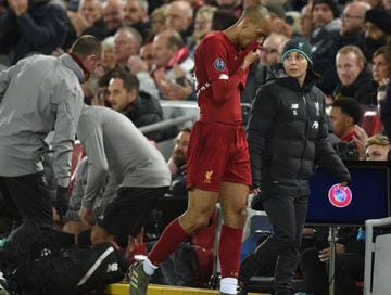 Liverpool's Brazilian midfielder Fabinho leaves the pitch injured during the UEFA Champions league Group E football match between Liverpool and Napoli at Anfield in Liverpool, north west England on November 27, 2019. (Photo by Oli SCARFF / AFP)