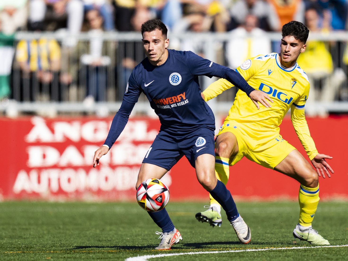 Alineacions de: club de futbol badalona - cádiz cf