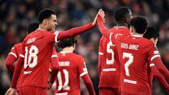 Liverpool (United Kingdom), 30/11/2023.- Cody Gakpo (L) of Liverpool celebrates with teammates after scoring the 2-0 during the UEFA Europa League group E match between Liverpool and LASK in Liverpool, Britain, 30 November 2023. (Reino Unido) EFE/EPA/PETER POWELL
