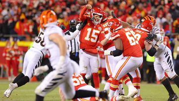 KANSAS CITY, MISSOURI - JANUARY 29: Patrick Mahomes #15 of the Kansas City Chiefs throws an incomplete pass against the Cincinnati Bengals during the fourth quarter in the AFC Championship Game at GEHA Field at Arrowhead Stadium on January 29, 2023 in Kansas City, Missouri.   Kevin C. Cox/Getty Images/AFP (Photo by Kevin C. Cox / GETTY IMAGES NORTH AMERICA / Getty Images via AFP)