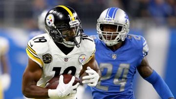 DETROIT, MI - OCTOBER 29: Wide receiver JuJu Smith-Schuster #19 of the Pittsburgh Steelers runs with the ball after a making a catch against cornerback Nevin Lawson #24 of the Detroit Lions at Ford Field on October 29, 2017 in Detroit, Michigan.   Gregory Shamus/Getty Images/AFP == FOR NEWSPAPERS, INTERNET, TELCOS &amp; TELEVISION USE ONLY ==