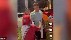 El gesto de Chicharito con un niño por el que se disculpó