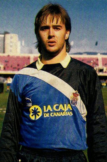 A Las Palmas llegó en 1988 cedido por el Real Madrid. Jugó una temporada con los canarios.