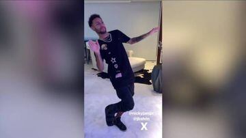 Neymar dances