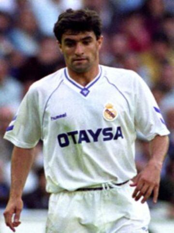 Míchel: En 1993 el Real Madrid jugó un amistoso ante la U en el Nacional (2-2) y el ex jugador fue titular. 