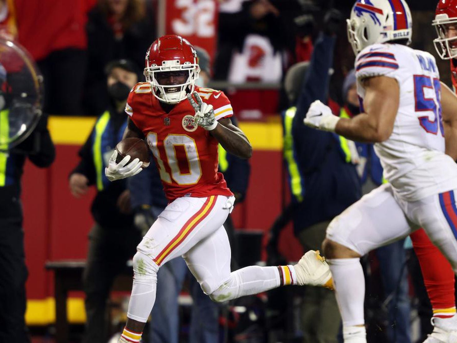 The Kansas City Chiefs - Tyreek Hill and Patrick Mahomes representing at  the Pro Bowl!