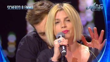 La cantante Emma Marrone sufri&oacute; el acoso de un bailar&iacute;n en la televisi&oacute;n italiana.