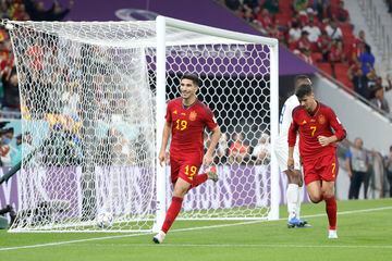 Alegría de Carlos Soler después de anotar el sexto gol para España en el partido del Mundial de Qatar contra Costa Rica.