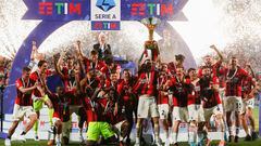 Jugadores del Milan celebran el título de Serie A.