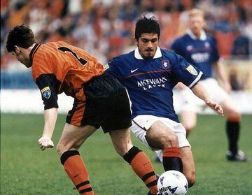 La mayoría de aficionados lo recuerdan por su paso en el AC Milan, pero antes jugó para el Rangers de Escocia, donde disputó 51 partidos entre 1997 y 1998.