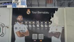 Borrada la cara de Vinicius en un cartel en el Bernabéu