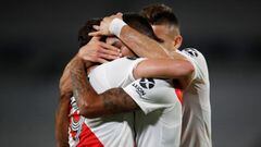 Argentina&#039;s River Plate Hector Martinez (C) celebrates with teammates after scoring against Colombia&#039;s Junior during the Copa Libertadores football tournament group stage match at the Monumental Stadium in Buenos Aires on April 28, 2021. (Photo by Natacha Pisarenko / POOL / AFP)