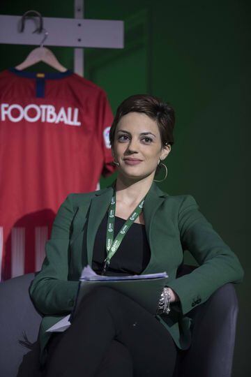 Ornella D. Bellia, juez de la FIFA, en la mesa redonda: La toma de decisiones en el fútbol - El papel de la mujer.


