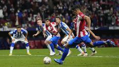 Atletico Madrid&#039;s Luis Suarez, right, scores a penalty, his side&#039;s second goal, during the La Liga soccer match between Atletico Madrid and Real Sociedad at the Estadio Wanda Metropolitano in Madrid, Sunday, Oct. 24, 2021. (AP Photo/Manu Fernand