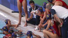 TOKYO, JAPAN - JULY 24: Head Coach Miguel Angel Oca Gaia of Team Spain talks to his team during the Women&#039;s Preliminary Round Group A match between South Africa and Spain on day one of the Tokyo 2020 Olympic Games at Tatsumi Water Polo Centre on July