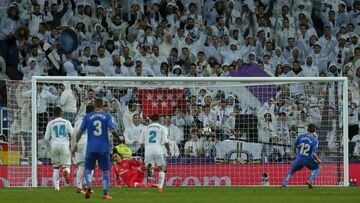 Portillo marca de penalti en el Bernab&eacute;u, el 3 de marzo de 2018. &Uacute;ltimo gol del Getafe al Real Madrid.