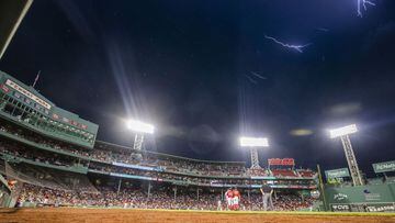 Boston Red Sox: The low point of attendance at Fenway Park