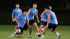 DOHA, QATAR - DECEMBER 15: Angel Di Maria and Juan Foyth of Argentina train during the Argentina training session ahead of the World Cup Final match against France at Qatar University on December 15, 2022 in Doha, Qatar. (Photo by Alex Pantling/Getty Images)