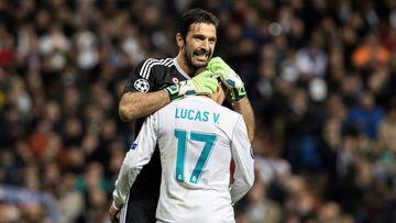 Buffon se abraza con Lucas durante el Juventus-Real Madrid.