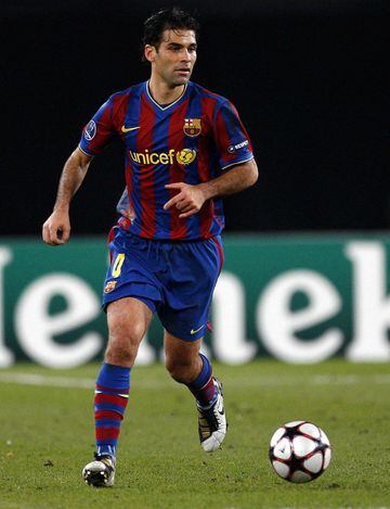 Con los culés conquistó dos veces el título de la Champions League, pues en 2006 y 2009 levantó el trofeo con el Barcelona