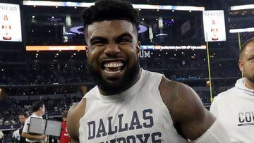 ARLINGTON, TX - NOVEMBER 24: Ezekiel Elliott #21 of the Dallas Cowboys celebrates after defeating the Washington Redskins at AT&amp;T Stadium on November 24, 2016 in Arlington, Texas.   Ronald Martinez/Getty Images/AFP == FOR NEWSPAPERS, INTERNET, TELCOS &amp; TELEVISION USE ONLY ==