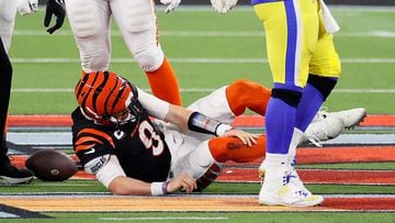 Cincinnati Bengals: Joe Burrow leaves game vs. Washington with knee injury