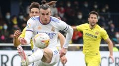 Real Madrid&#039;s Welsh forward Gareth Bale controls the ball during the Spanish league football match between Villarreal CF and Real Madrid CF at La Ceramica stadium in Vila-real on February 12, 2022. (Photo by JOSE JORDAN / AFP)