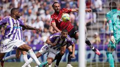 VALLADOLID, SPAIN - APRIL 09: Vedat Muriqi (R) of RCD Mallorca competes for the ball with Joaquin Fernandez (L) of Real Valladolid CF during the LaLiga Santander match between Real Valladolid CF and RCD Mallorca at Estadio Municipal Jose Zorrilla on April 09, 2023 in Valladolid, Spain. (Photo by Gonzalo Arroyo Moreno/Getty Images)