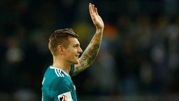 Soccer Football - International Friendly - Germany vs Spain - ESPRIT arena, Dusseldorf, Germany - March 23, 2018   Germany&rsquo;s Toni Kroos salutes their fans after the match    REUTERS/Thilo Schmuelgen