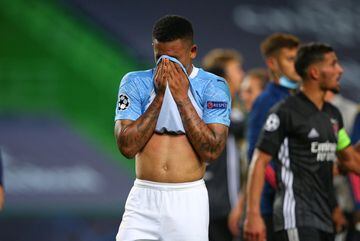 Las caras largas, el llanto y la frustración se apoderaron de los jugadores del Manchester City, quienes no esperaban este resultado.