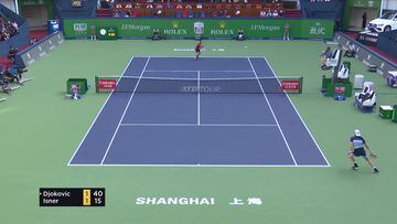 Djokovic avanza en Shanghái y buscará las semis ante Tsitsipas