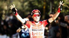 Tim Wellens celebra su victoria en el Trofeo Serra Tramuntana ante las quejas de Alejandro Valverde.