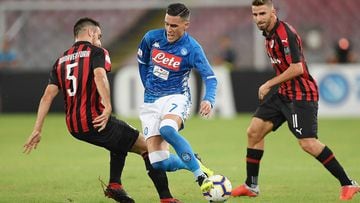 NAPLES, ITALY - AUGUST 25: Jose Callejon of SSC Napoli vies Giacomo Bonaventura of AC Milan during the serie A match between SSC Napoli and AC Milan at Stadio San Paolo on August 25, 2018 in Naples, Italy.  (Photo by Francesco Pecoraro/Getty Images)