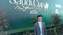 Ricardo Sousa posa para AS en el hipódromo KIng Abdulaziz de Riad, donde montará en la Saudi Cup.