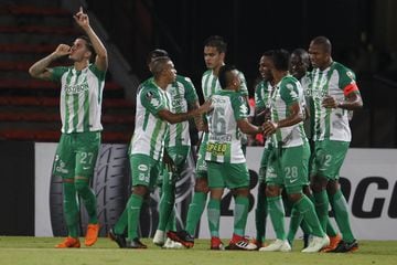 Nacional derrotó 4-1 a Bolívar con doblete de Dayro Moreno y goles de Gonzalo Castellani y Vladimir Hernández. Lideran el Grupo B de la Copa Libertadores con 9 puntos.